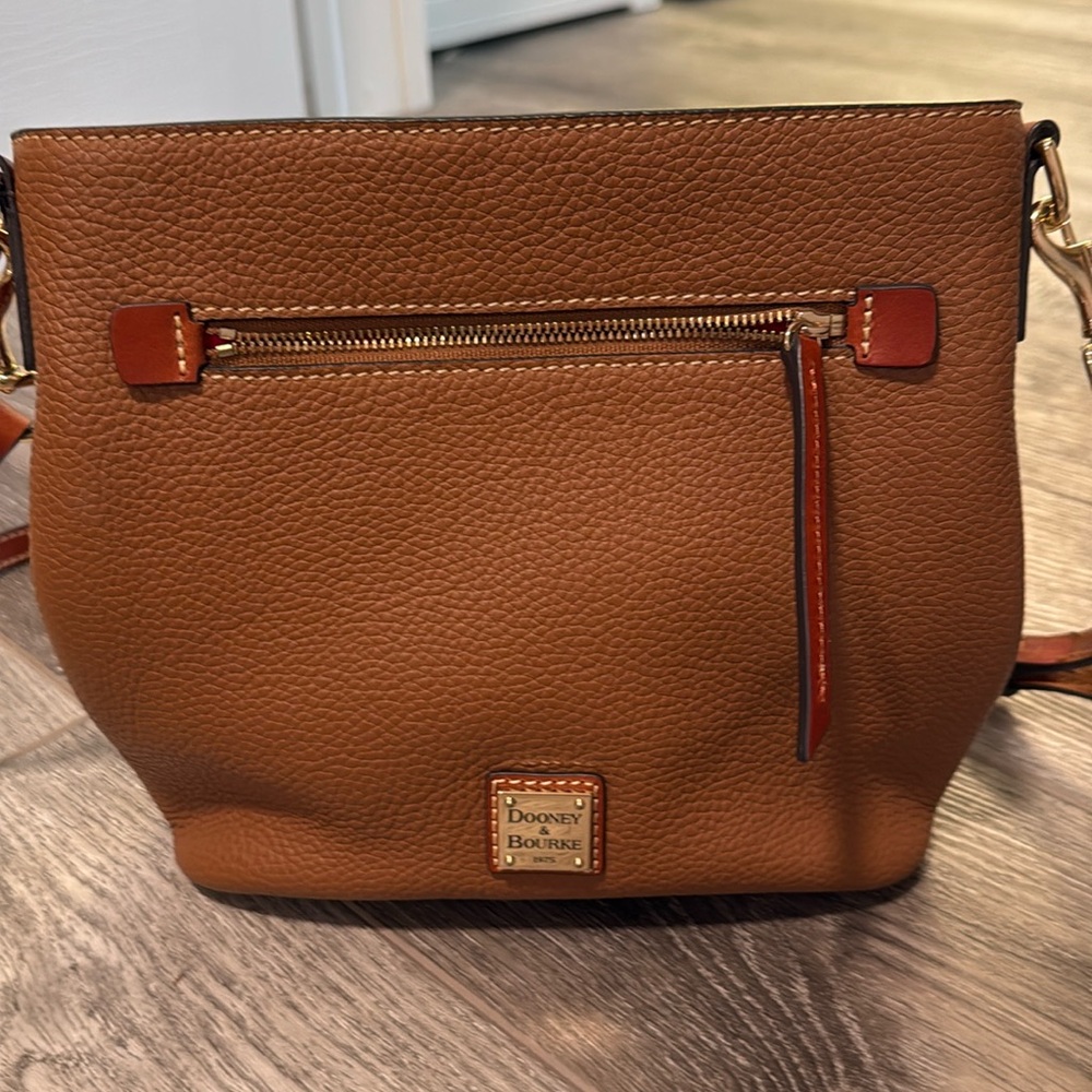 Dooney and Bourke pebble grain Crossbody.